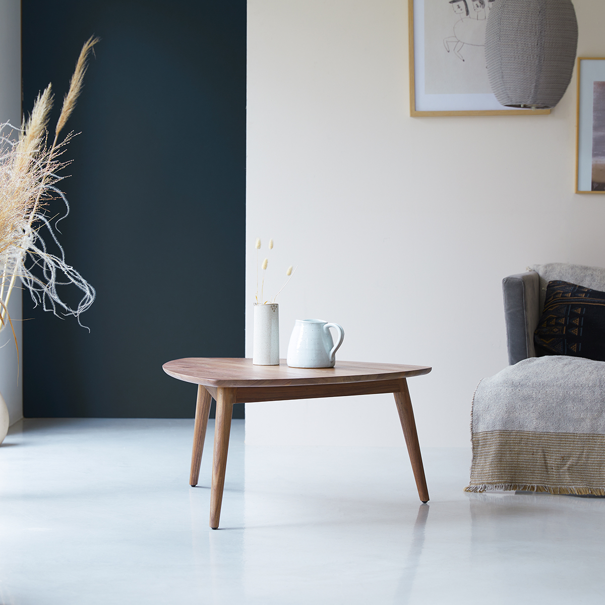 Table basse en noyer massif 80 Vintage Table basse en noyer massif 80 Vintage