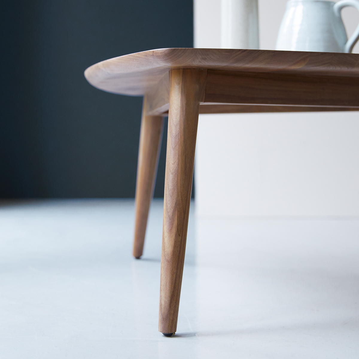 Table basse en noyer massif 80 Vintage Table basse en noyer massif 80 Vintage
