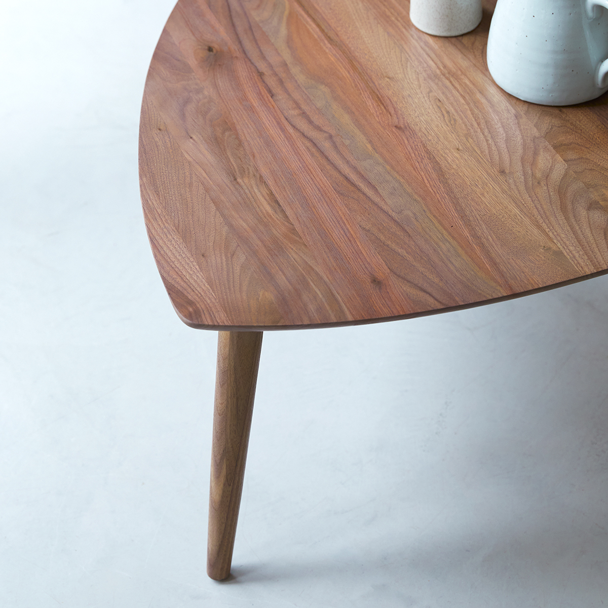 Table basse en noyer massif 80 Vintage Table basse en noyer massif 80 Vintage
