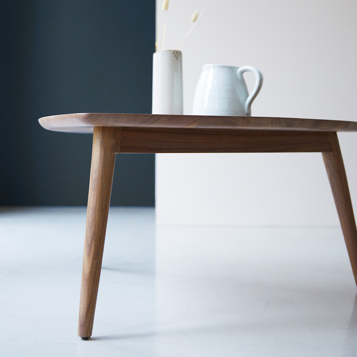 Table basse en noyer massif 80 Vintage Table basse en noyer massif 80 Vintage