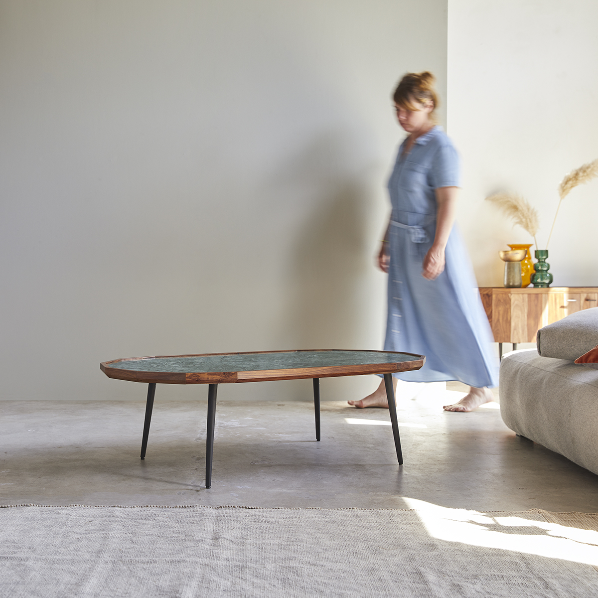 Table basse en palissandre massif et marbre 120 x 60 Jade Table basse en palissandre massif et marbre 120 x 60 Jade