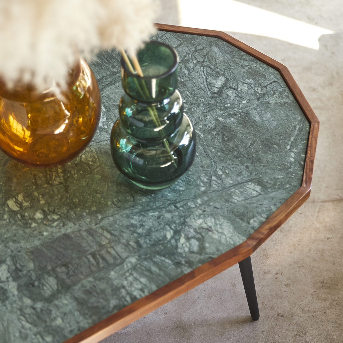 Table basse en palissandre massif et marbre 120 x 60 Jade Table basse en palissandre massif et marbre 120 x 60 Jade