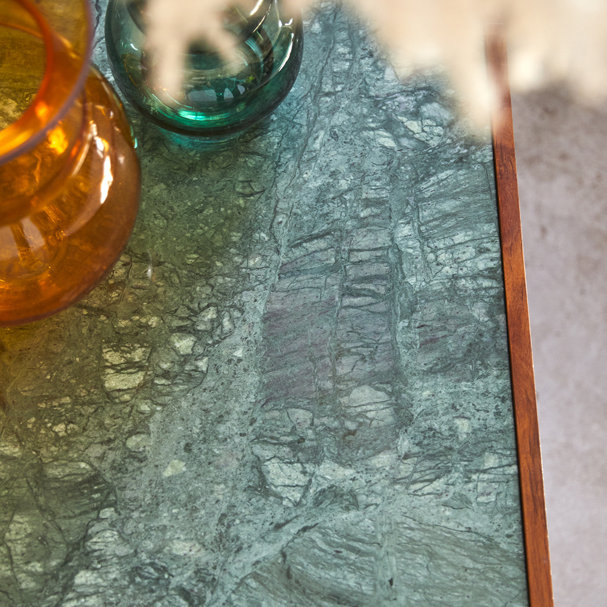 Table basse en palissandre massif et marbre 120 x 60 Jade Table basse en palissandre massif et marbre 120 x 60 Jade