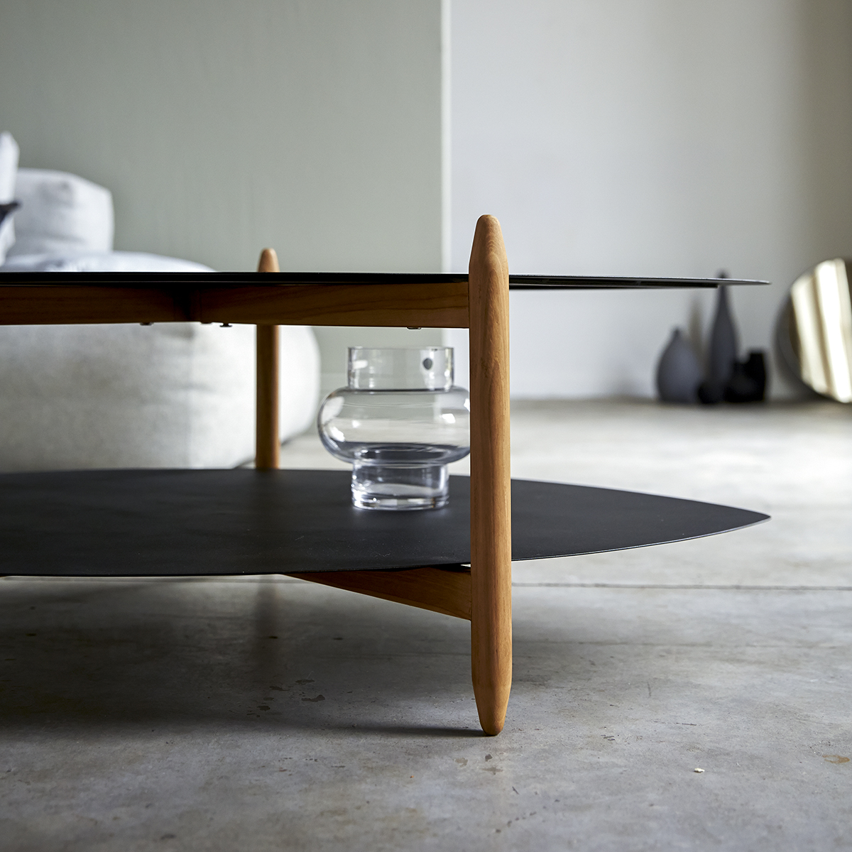 Table basse en teck et métal Lisa Table basse en teck et métal Lisa