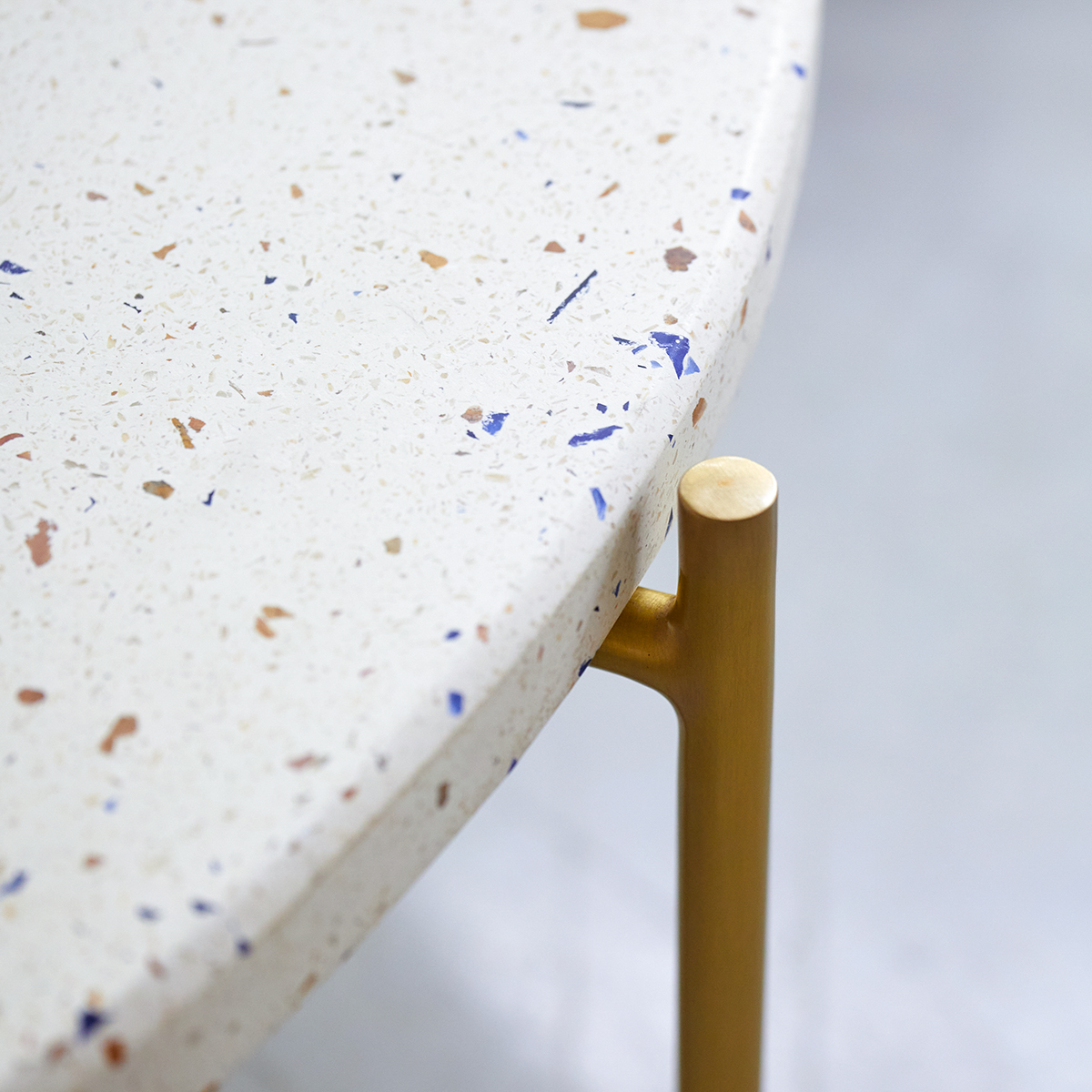 Table basse en terrazzo et métal Anatole confetti Table basse en terrazzo et métal Anatole confetti