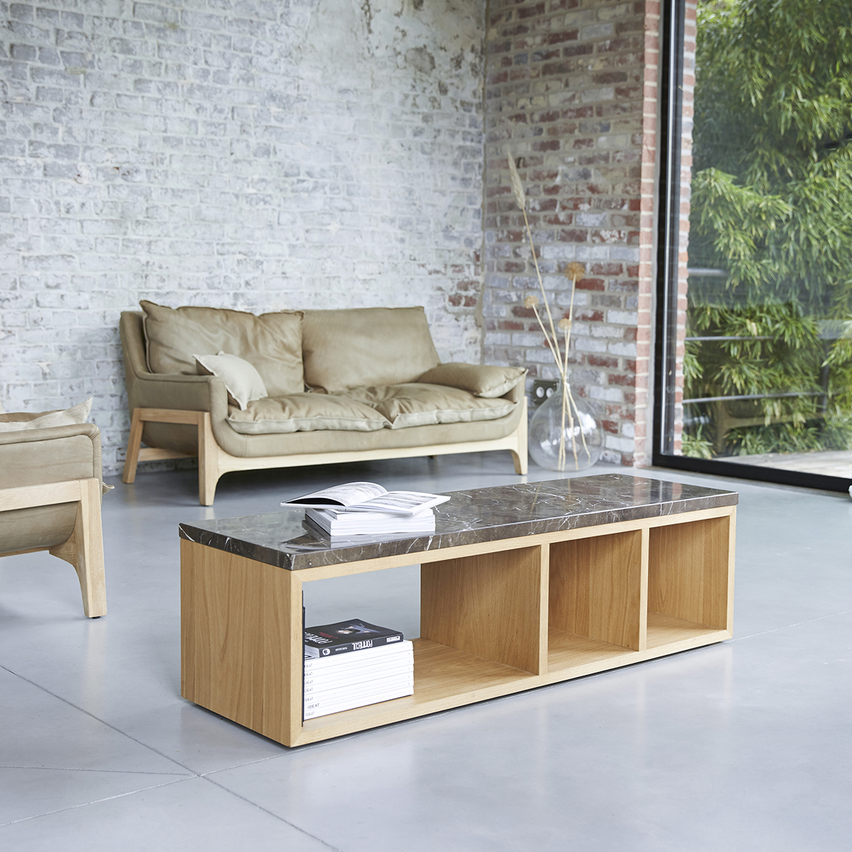 Table basse Eyota en chêne massif et marbre 131x42 Table basse Eyota en chêne massif et marbre 131x42