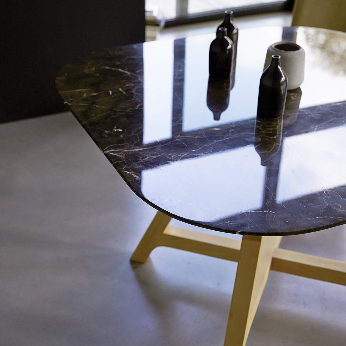 Table Stoneleaf en chêne et marbre 130 Table Stoneleaf en chêne et marbre 130