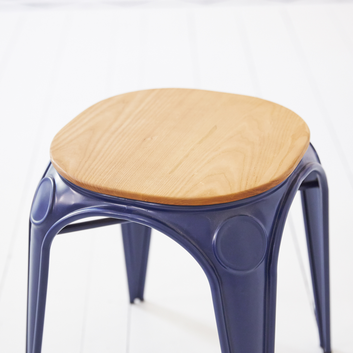 Tabouret en métal et saule Sam navy Tabouret en métal et saule Sam navy