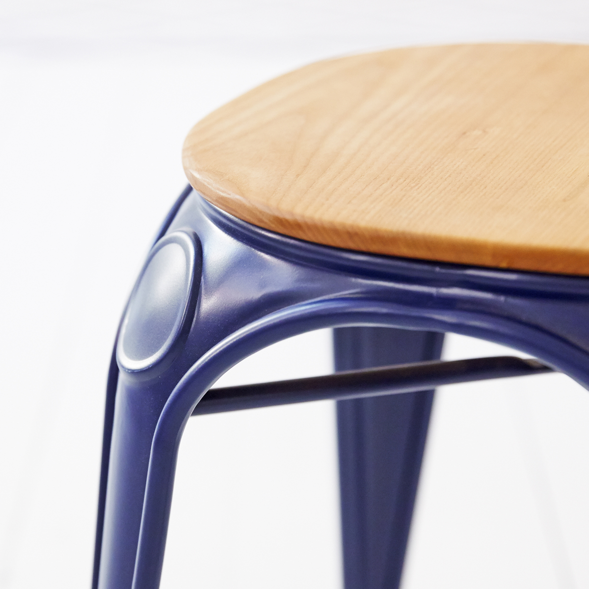 Tabouret en métal et saule Sam navy Tabouret en métal et saule Sam navy