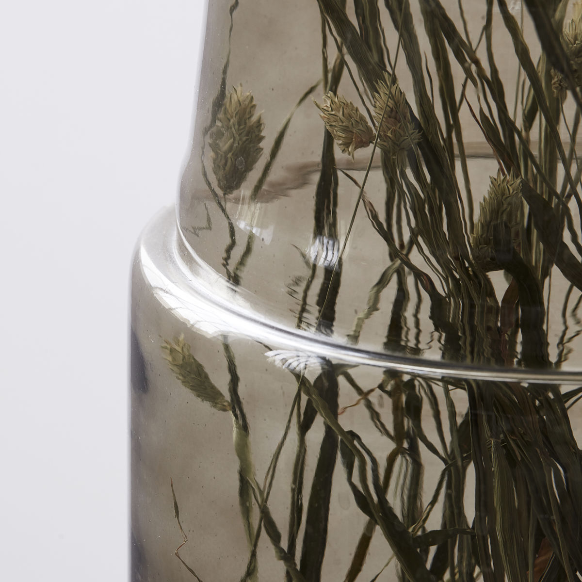 The Airy grey vase The Airy grey vase
