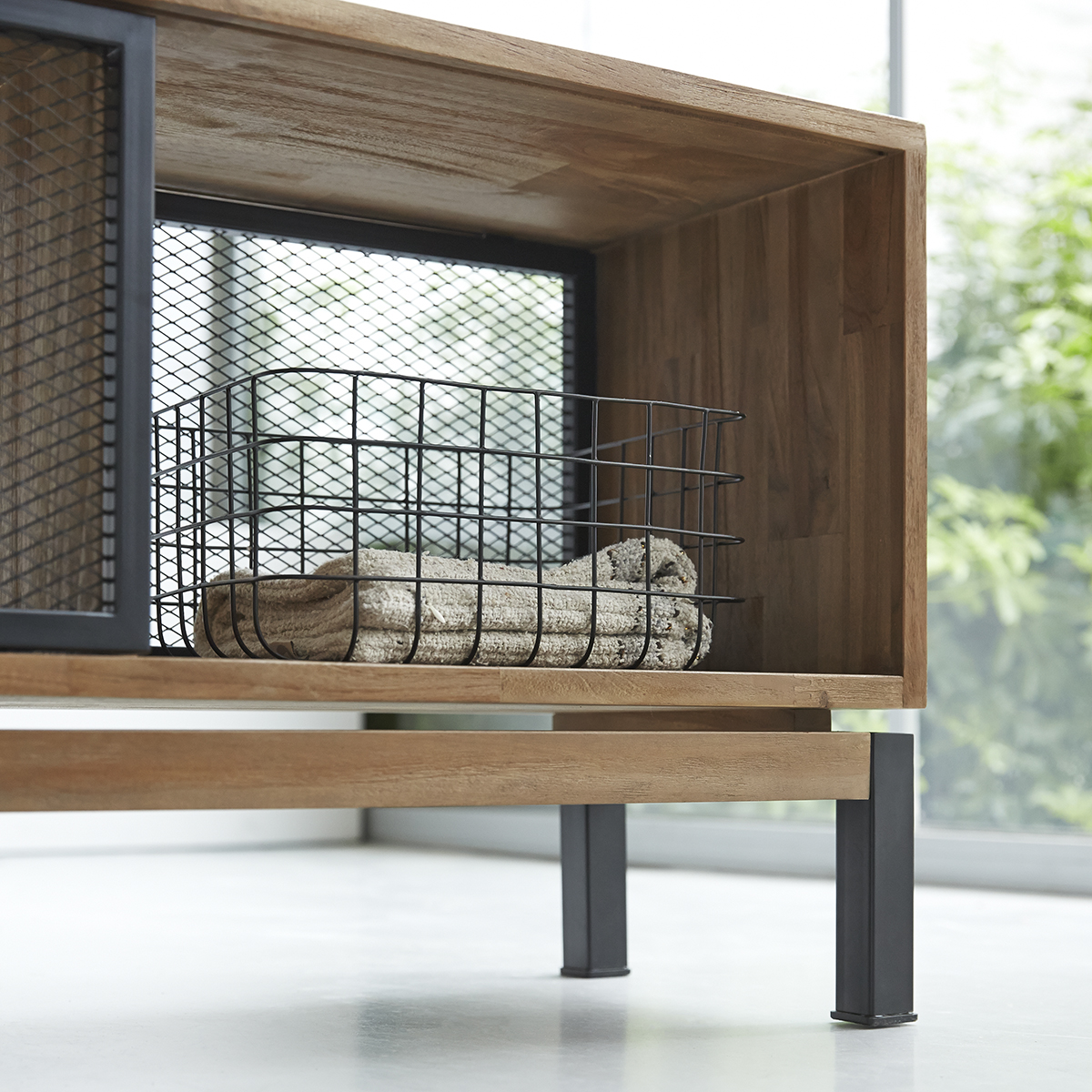 TV Schrank aus massivem Teakholz und Metall Bebop black 170 cm TV Schrank aus massivem Teakholz und Metall Bebop black 170 cm
