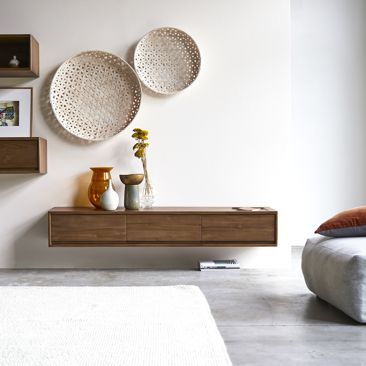 TV-Wandregal 160 Circa aus Teak 3 Schubladen TV-Wandregal 160 Circa aus Teak 3 Schubladen