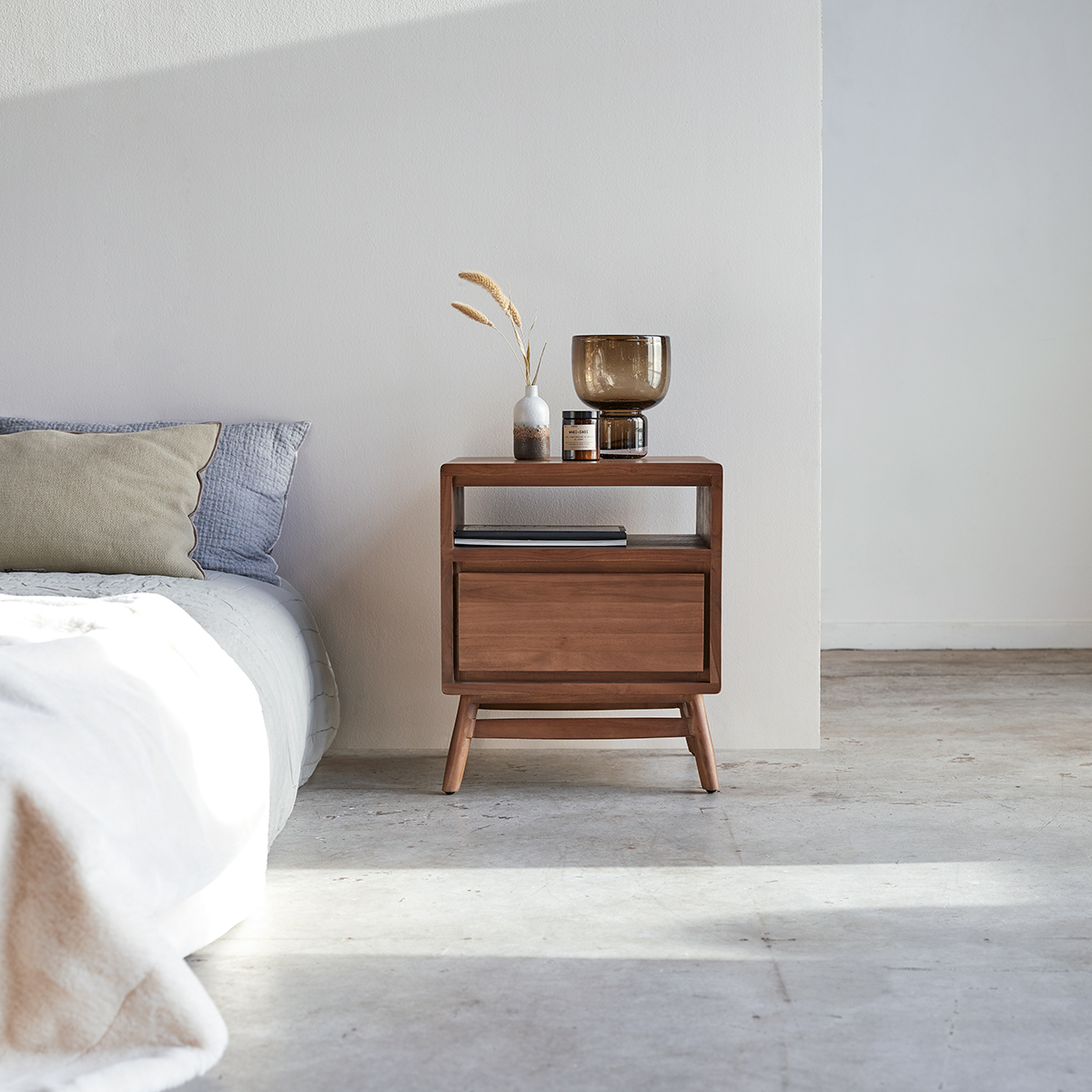 Twist solid teak Bedside Table Twist solid teak Bedside Table