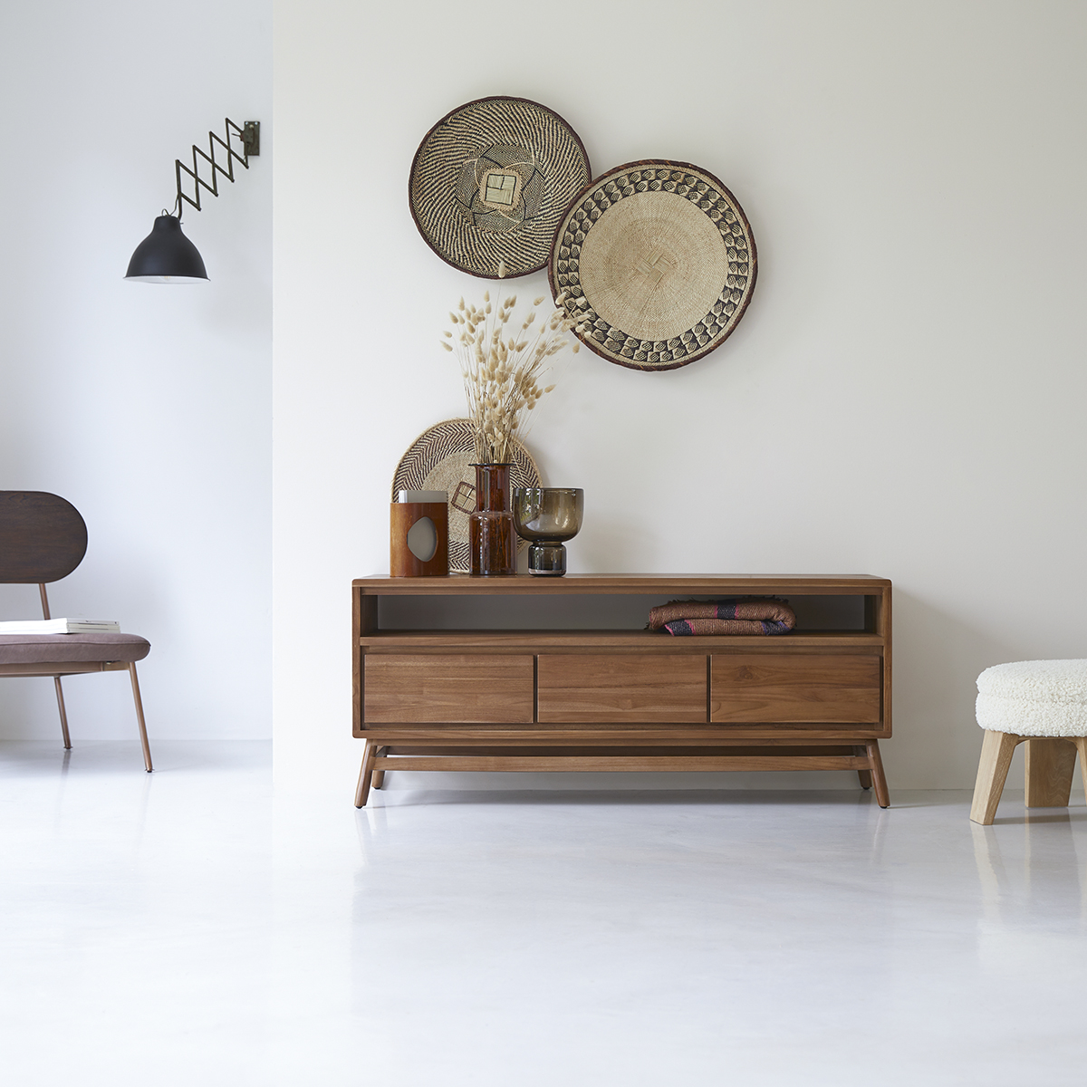 Twist solid teak TV Stand 130 cm Twist solid teak TV Stand 130 cm