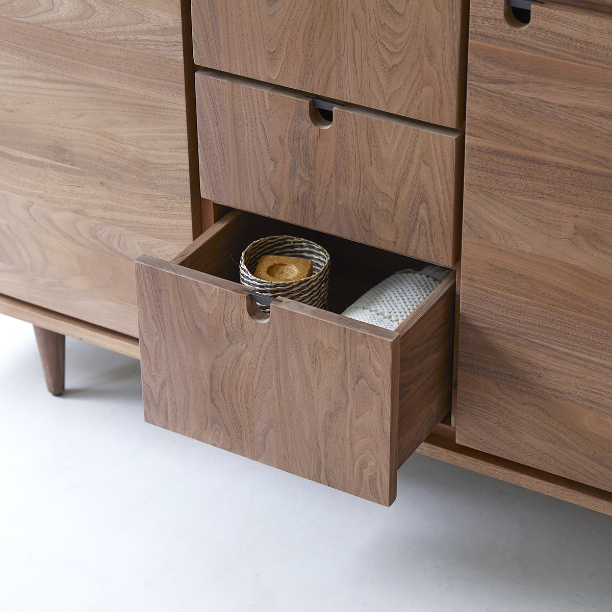 Waschtisch aus Nussbaum 145 Jonàk Walnut Waschtisch aus Nussbaum 145 Jonàk Walnut