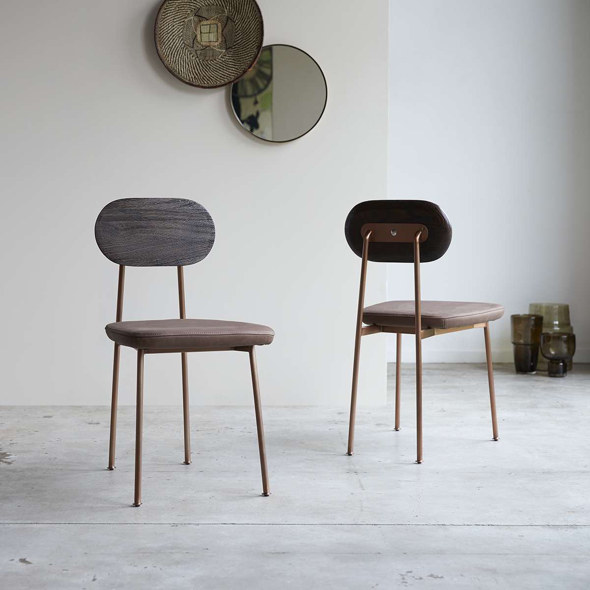 Yutapi Mohawk Choco solid oak chair Yutapi Mohawk Choco solid oak chair