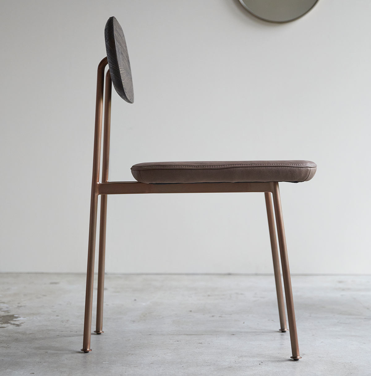 Yutapi Mohawk Choco solid oak chair Yutapi Mohawk Choco solid oak chair