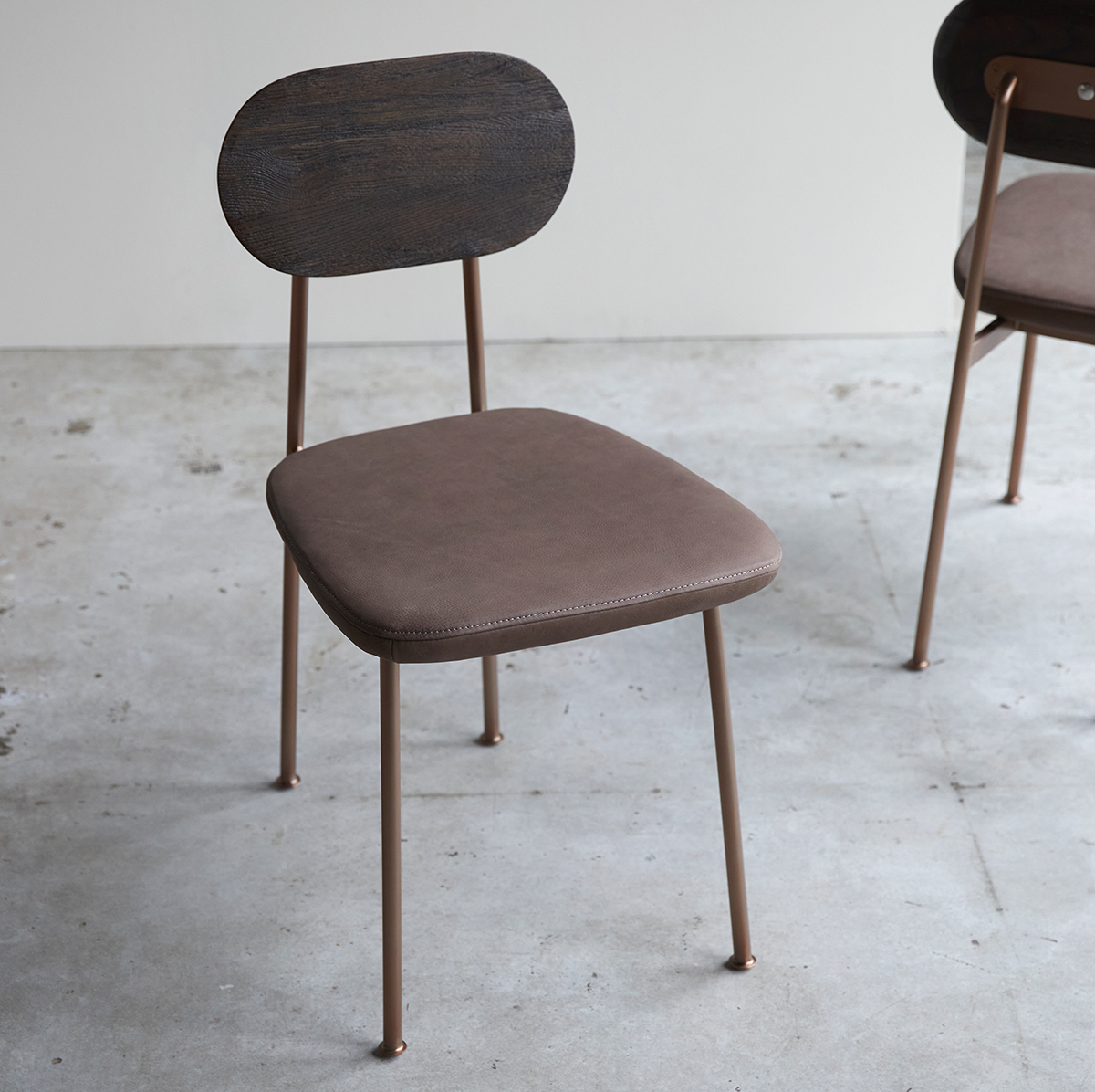 Yutapi Mohawk Choco solid oak chair Yutapi Mohawk Choco solid oak chair