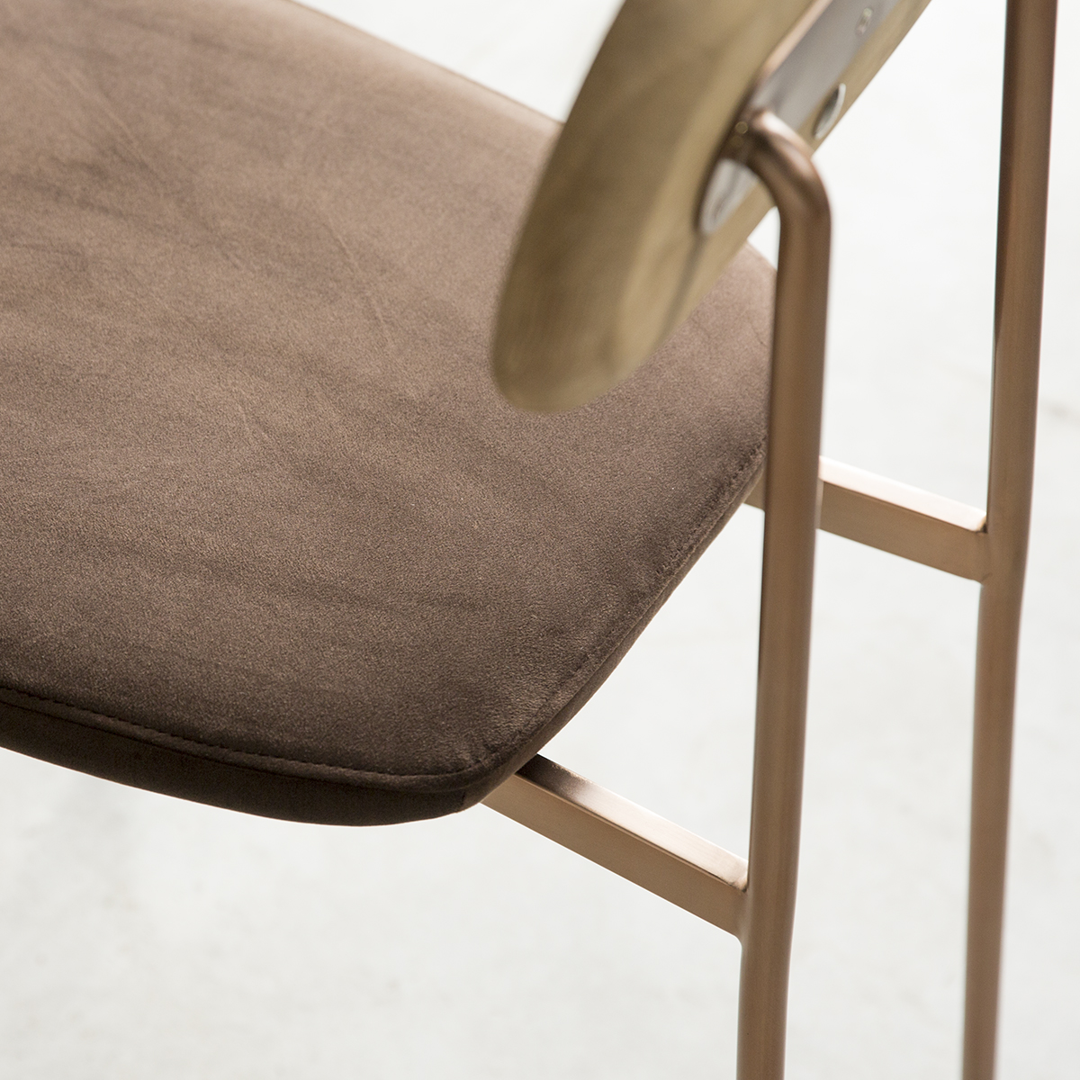 Yutapi Oak Chair Brown Yutapi Oak Chair Brown