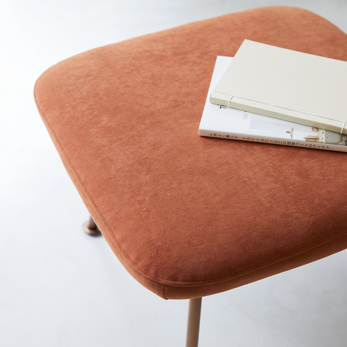 Yutapi Sienna velvet stool Yutapi Sienna velvet stool